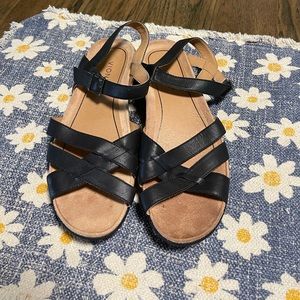VIONIC Violet sandals, size 10. Black